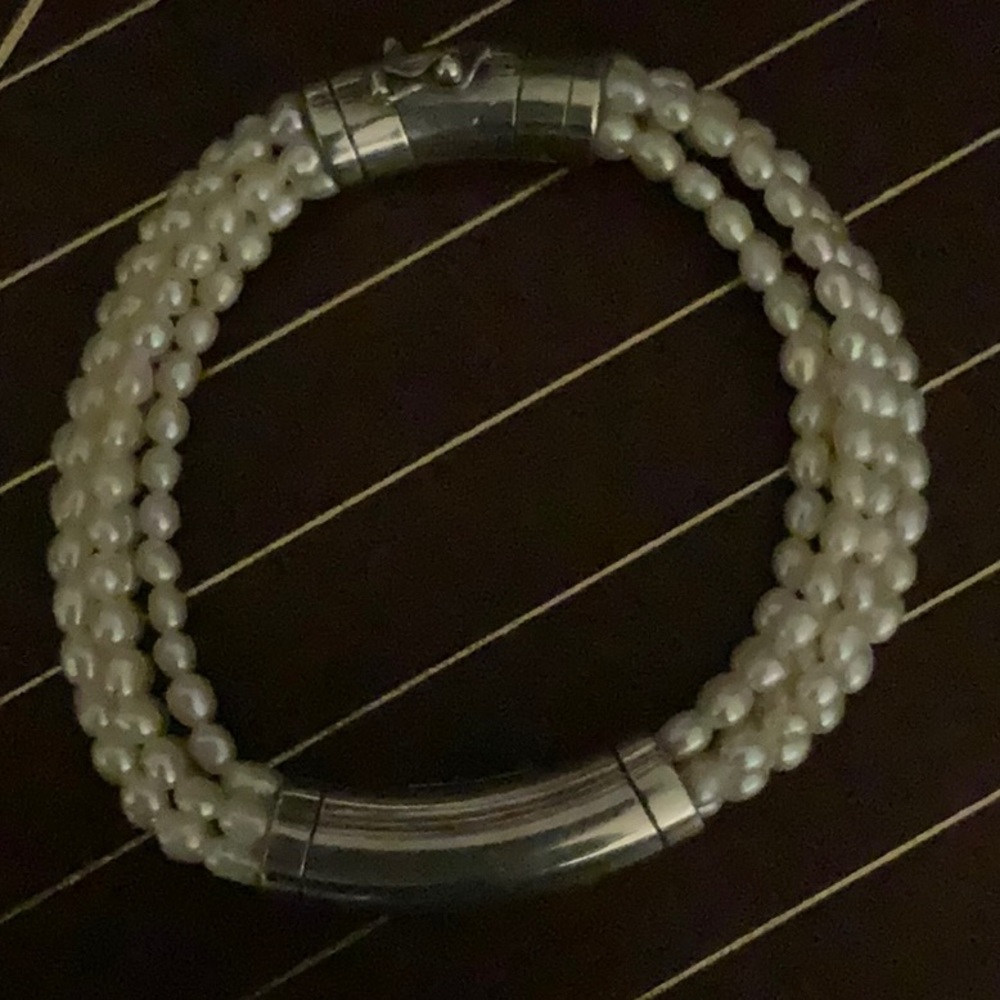 Silver and seed pearl bracelet.